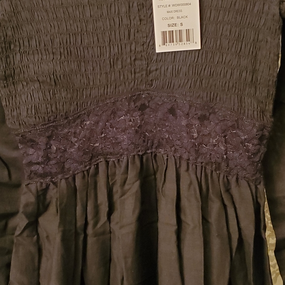 🖤 Widow Maxi Dress 🖤 - Picture 6 of 16